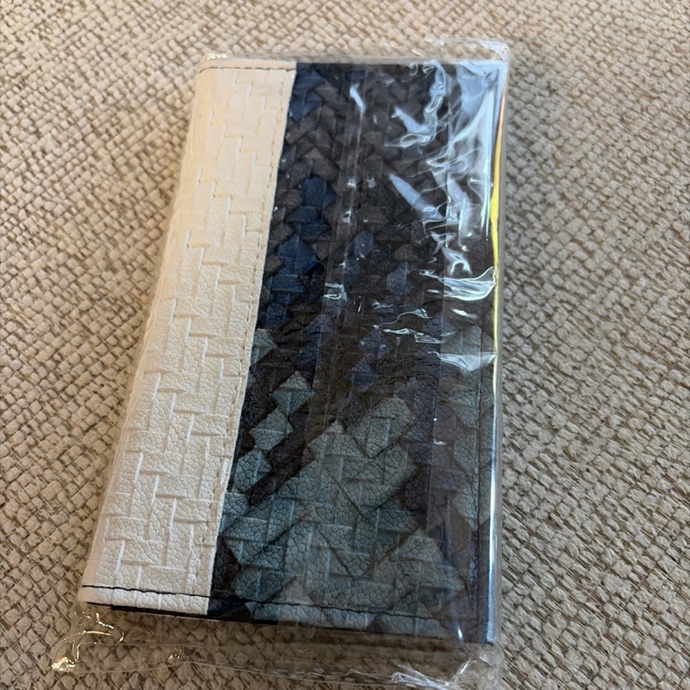 Woven Texture Long Wallet in White and Black